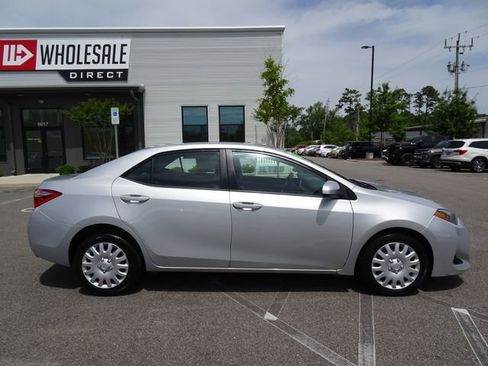 Used 2019 Toyota Corolla LE FWD image 3