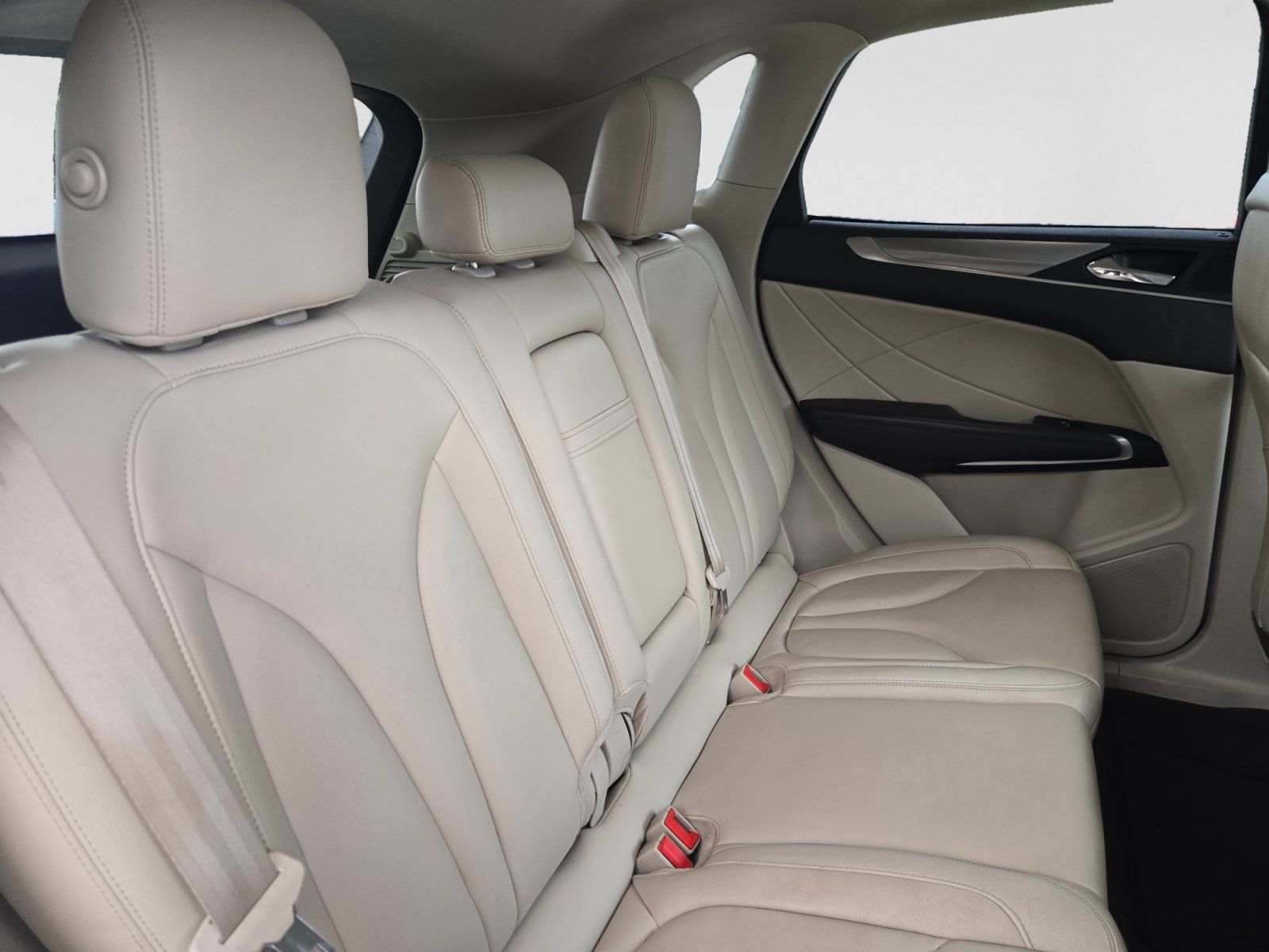 Used 2019 Lincoln MKC Premiere FWD image 17