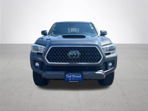 Used 2018 Toyota Tacoma TRD Sport AWD/4WD image 3