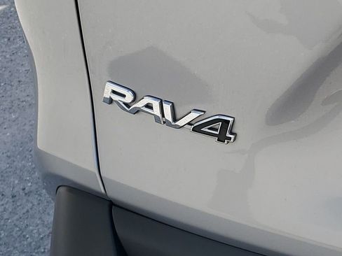 Used 2019 Toyota RAV4 LE image 37