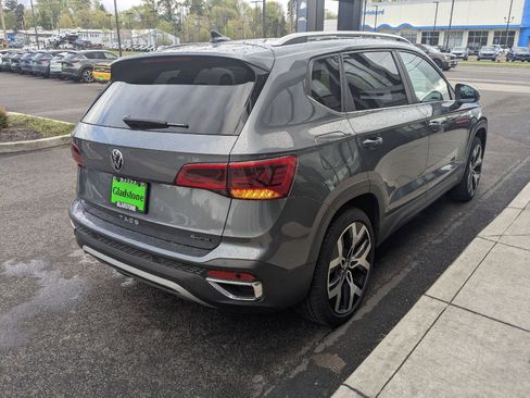 Used 2022 Volkswagen Taos SEL image 6