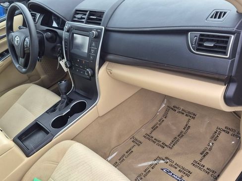 Used 2017 Toyota Camry LE FWD image 19