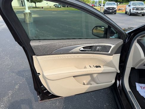 Used 2020 Lincoln MKZ FWD image 29