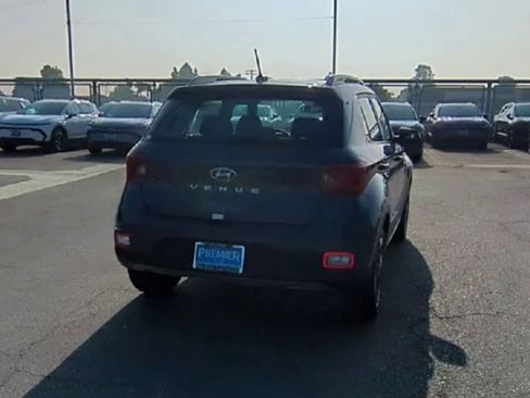 Used 2025 Hyundai Venue SEL image 7