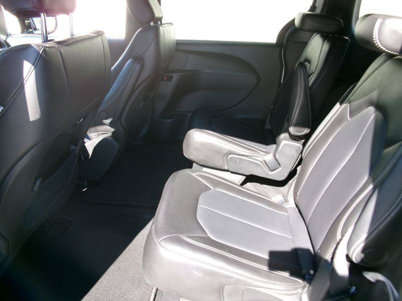 Used 2026 Chrysler Pacifica Select FWD image 11