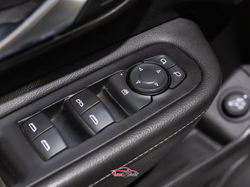 Used 2019 GMC Terrain Denali w/ Advanced Safety Package image 40