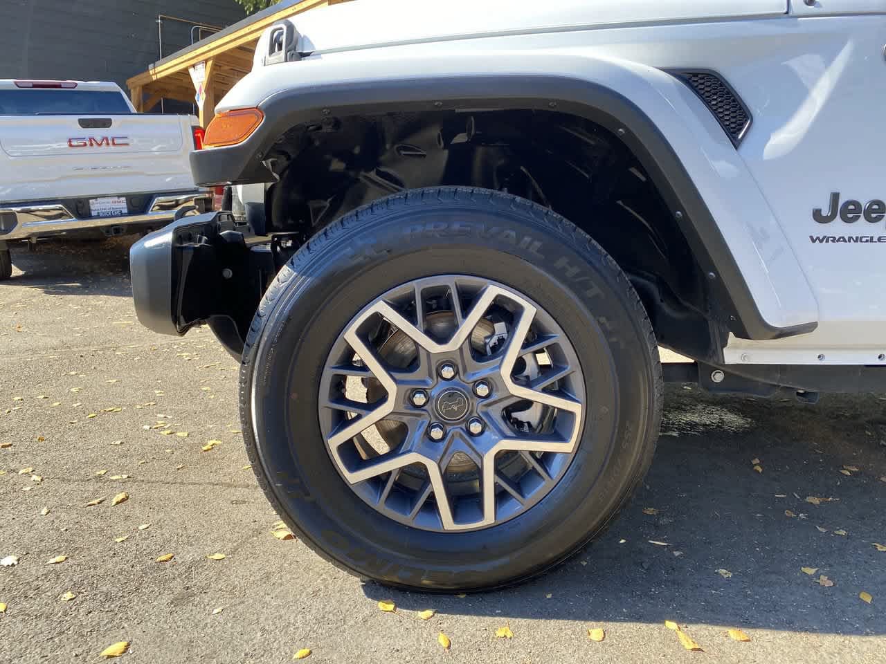 Used 2025 Jeep Wrangler Unlimited Sahara AWD/4WD image 11