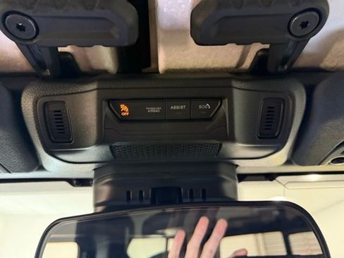 Used 2024 Jeep Gladiator Sport image 20