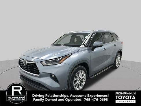 Used 2021 Toyota Highlander Limited FWD image 1