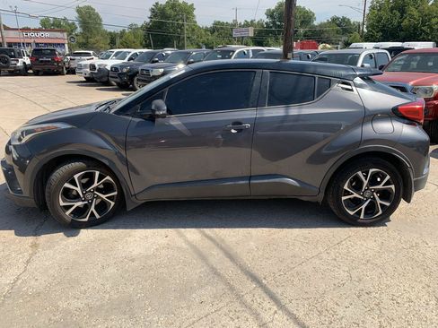 Used 2018 Toyota C-HR XLE FWD image 27