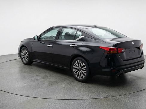 Used 2025 Nissan Altima 2.5 SV image 6