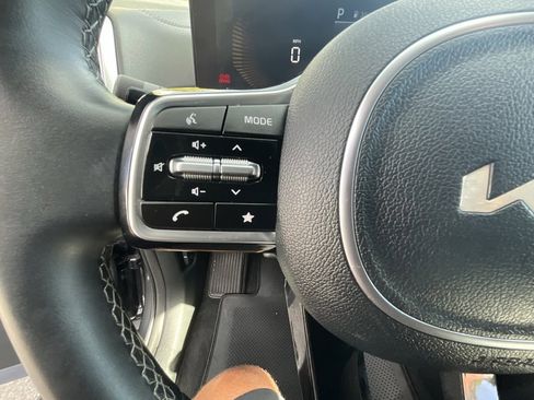 Used 2025 Kia Sorento S image 14