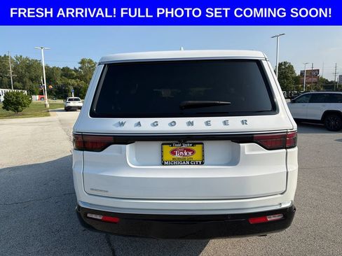 Used 2023 Jeep Wagoneer 4WD w/ Premium Group I image 4