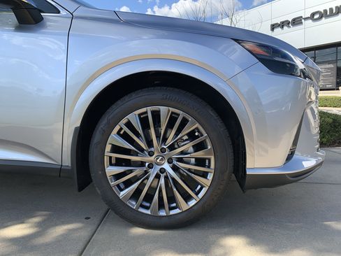 Used 2024 Lexus RX 450h AWD w/ Convenience Package image 17