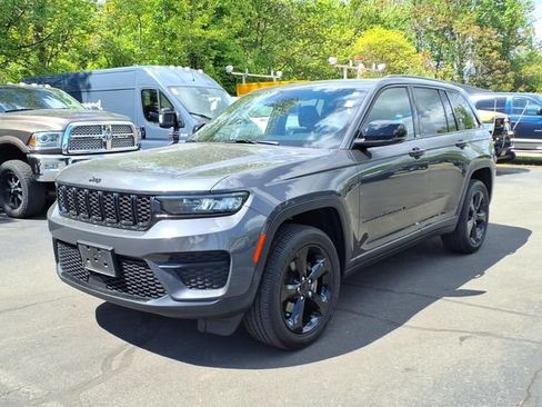 Certified 2023 Jeep Grand Cherokee Altitude AWD/4WD image 3