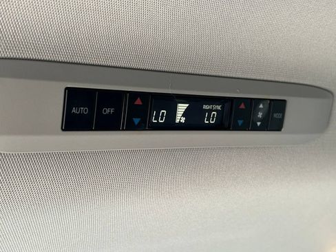 Used 2024 Toyota Sienna XLE FWD image 23