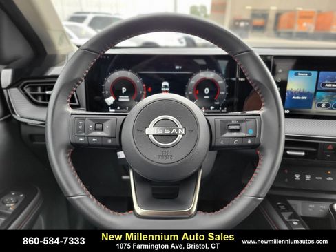 Used 2025 Nissan Kicks SR image 26