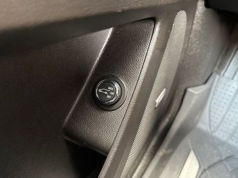 Used 2020 Chevrolet Traverse RS w/ LPO, Floor Liner Package FWD image 27