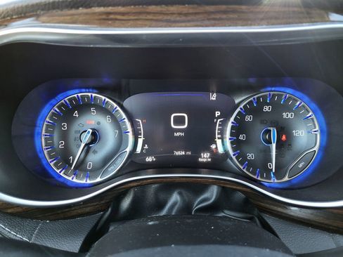 Used 2023 Chrysler Pacifica Limited image 12