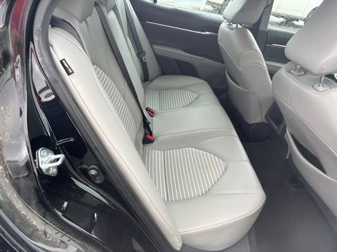 Used 2021 Toyota Camry SE FWD image 12