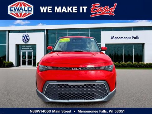 Used 2024 Kia Soul LX w/ Option Group 015 FWD image 2