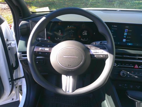 Used 2025 Hyundai Santa Cruz SE image 19