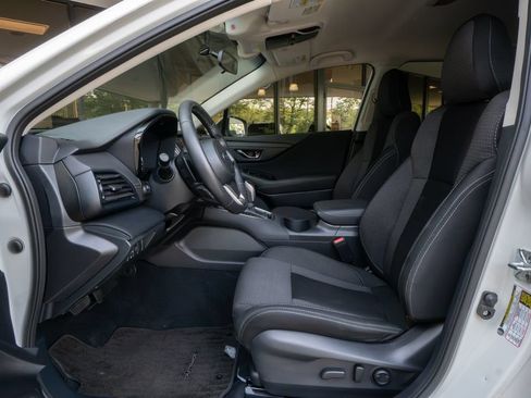 Used 2022 Subaru Outback Premium AWD/4WD image 3