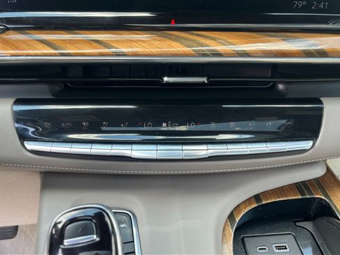 Used 2021 Cadillac Escalade ESV Premium Luxury Platinum w/ Heavy-Duty Trailer Package AWD/4WD image 19