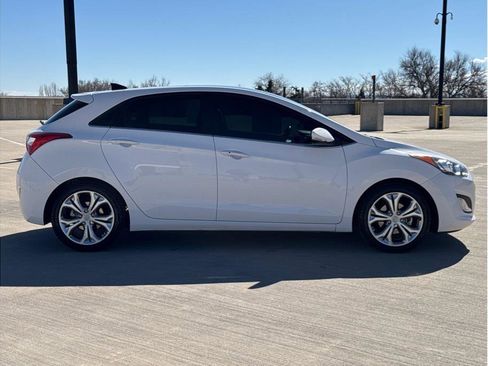 Used 2014 Hyundai Elantra GT w/ Option Group 03 image 9