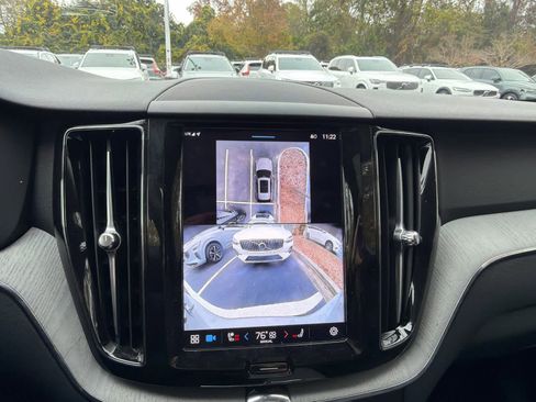 Certified 2025 Volvo XC60 B5 Plus image 30