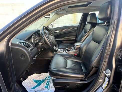 Used 2017 Chrysler 300 C image 22