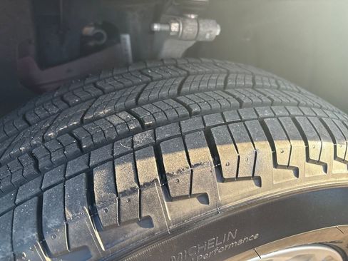 Used 2025 Jeep Grand Cherokee L Altitude image 33