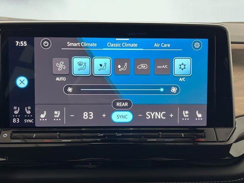 Used 2025 Volkswagen Atlas SE image 13