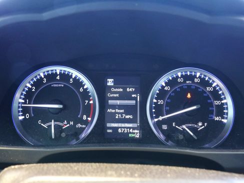 Used 2019 Toyota Highlander XLE FWD image 16