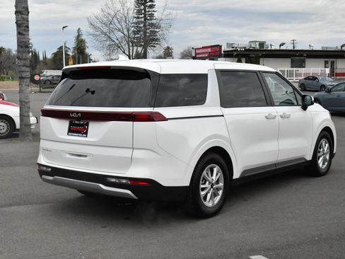 Used 2024 Kia Carnival LX image 8