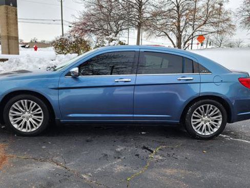 Used 2011 Chrysler 200 Limited image 4