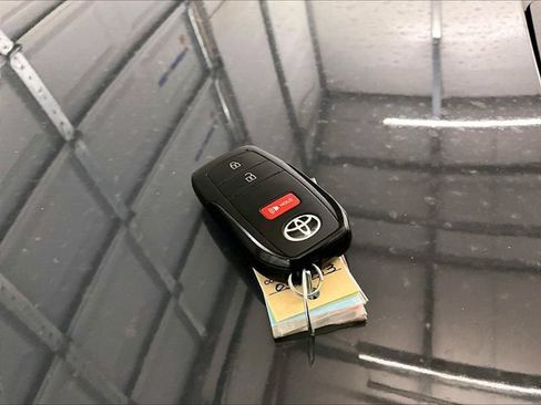 Used 2024 Toyota Prius Prime FWD image 9