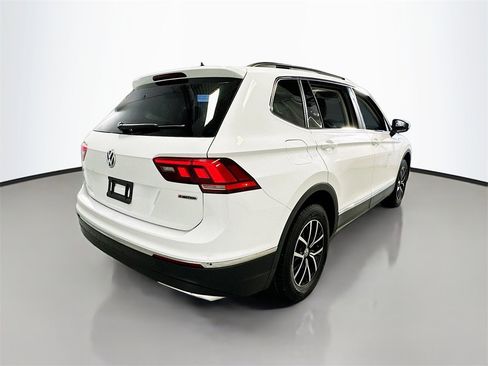 Used 2021 Volkswagen Tiguan SE w/ Panoramic Sunroof Package image 8