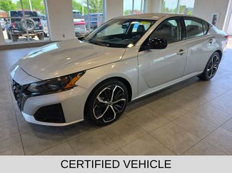 Used 2023 Nissan Altima 2.5 SR FWD video 1