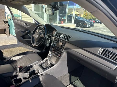 Used 2015 Volkswagen Passat 1.8T SE image 24