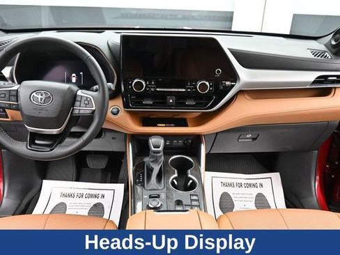 Used 2025 Toyota Highlander Platinum AWD/4WD image 19