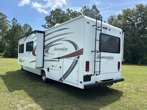 Used 2014 Ford E-450 and Econoline 450 Super Duty w/ Motorhome Prep Package RWD image 5