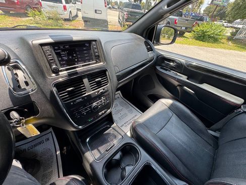 Used 2018 Dodge Grand Caravan GT FWD image 46