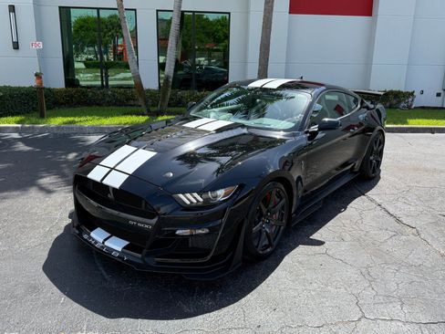 Used 2022 Ford Mustang Shelby GT500 w/ Carbon Fiber Track Pack RWD image 9