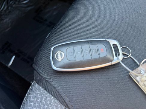 Used 2025 Nissan Pathfinder SV AWD/4WD image 27