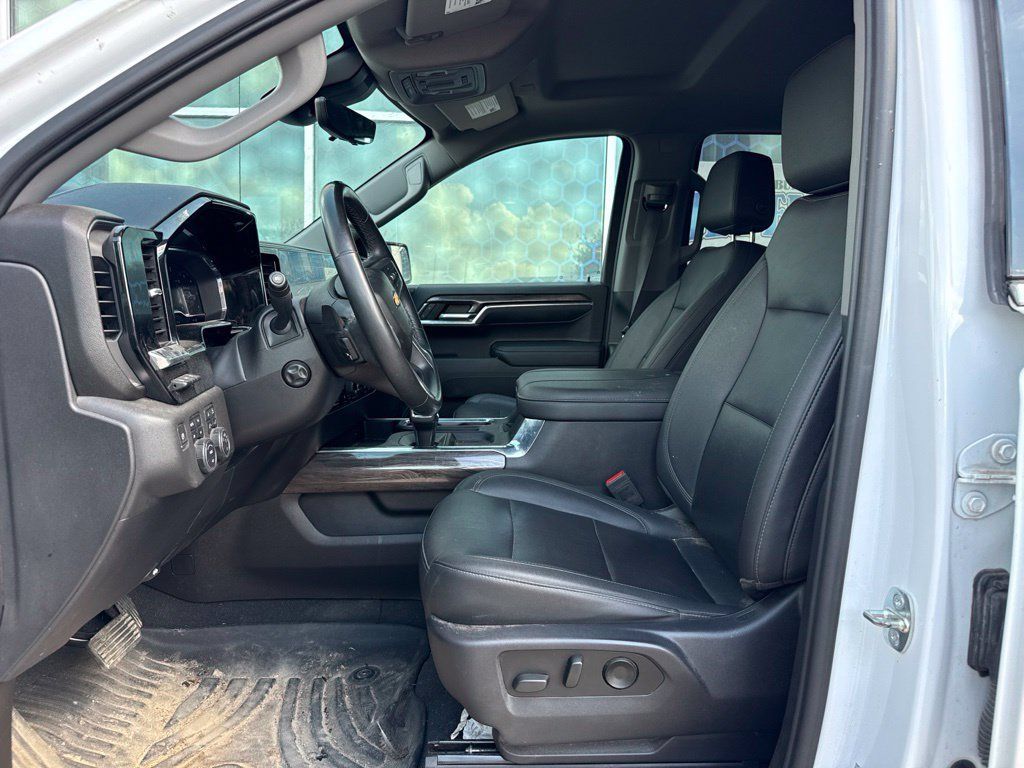 Used 2023 Chevrolet Silverado 1500 LTZ w/ Technology Package AWD/4WD image 9