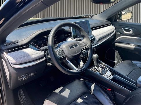 Used 2025 Jeep Compass Latitude AWD/4WD image 15