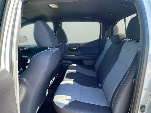 Used 2020 Toyota Tacoma TRD Off-Road w/ Technology Package image 18