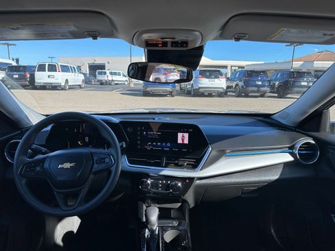 Used 2025 Chevrolet Trax LT image 33