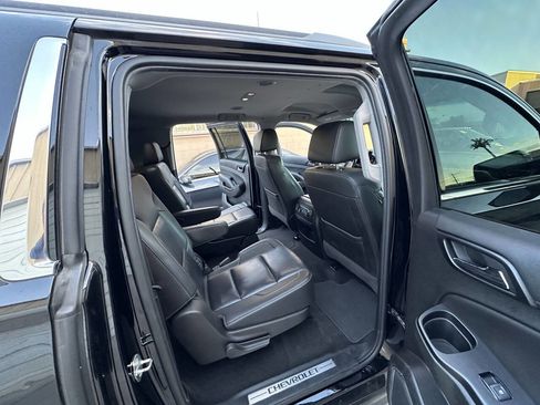 Used 2018 Chevrolet Suburban LT image 10